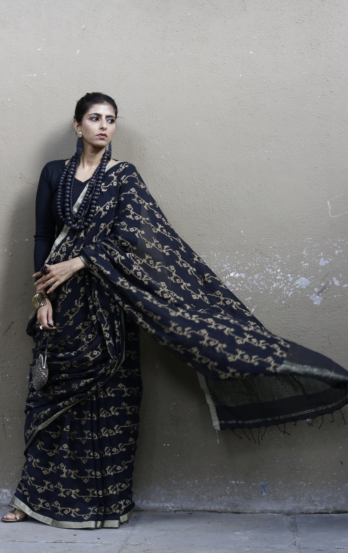 Black Gold Soft Cotton Saree 'Raat Rani' : Summer Evening Cotton Saree