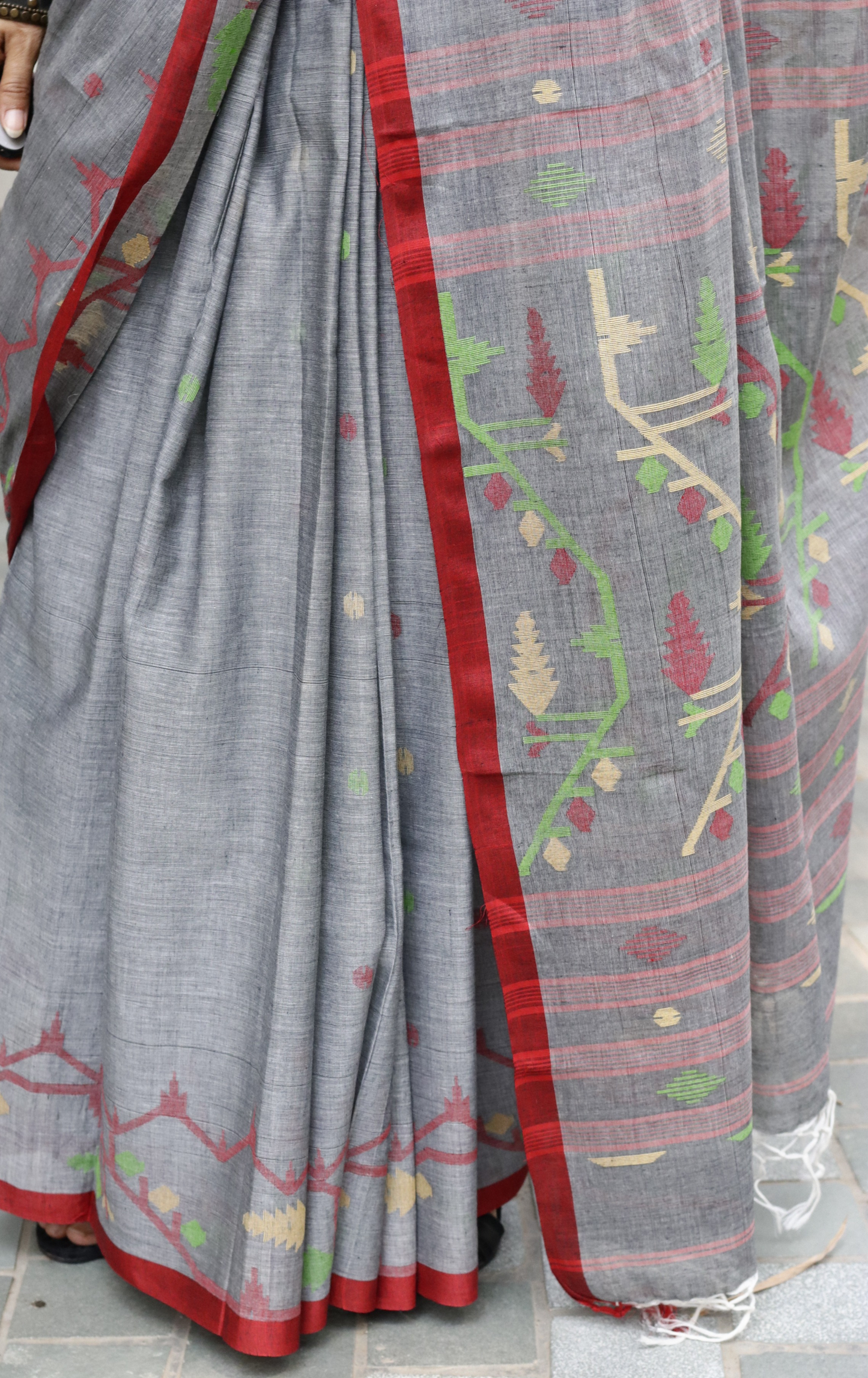 Buy Grey Soft Cotton Jamdani Saree : Grey Needle Jamdani Handmade Saree