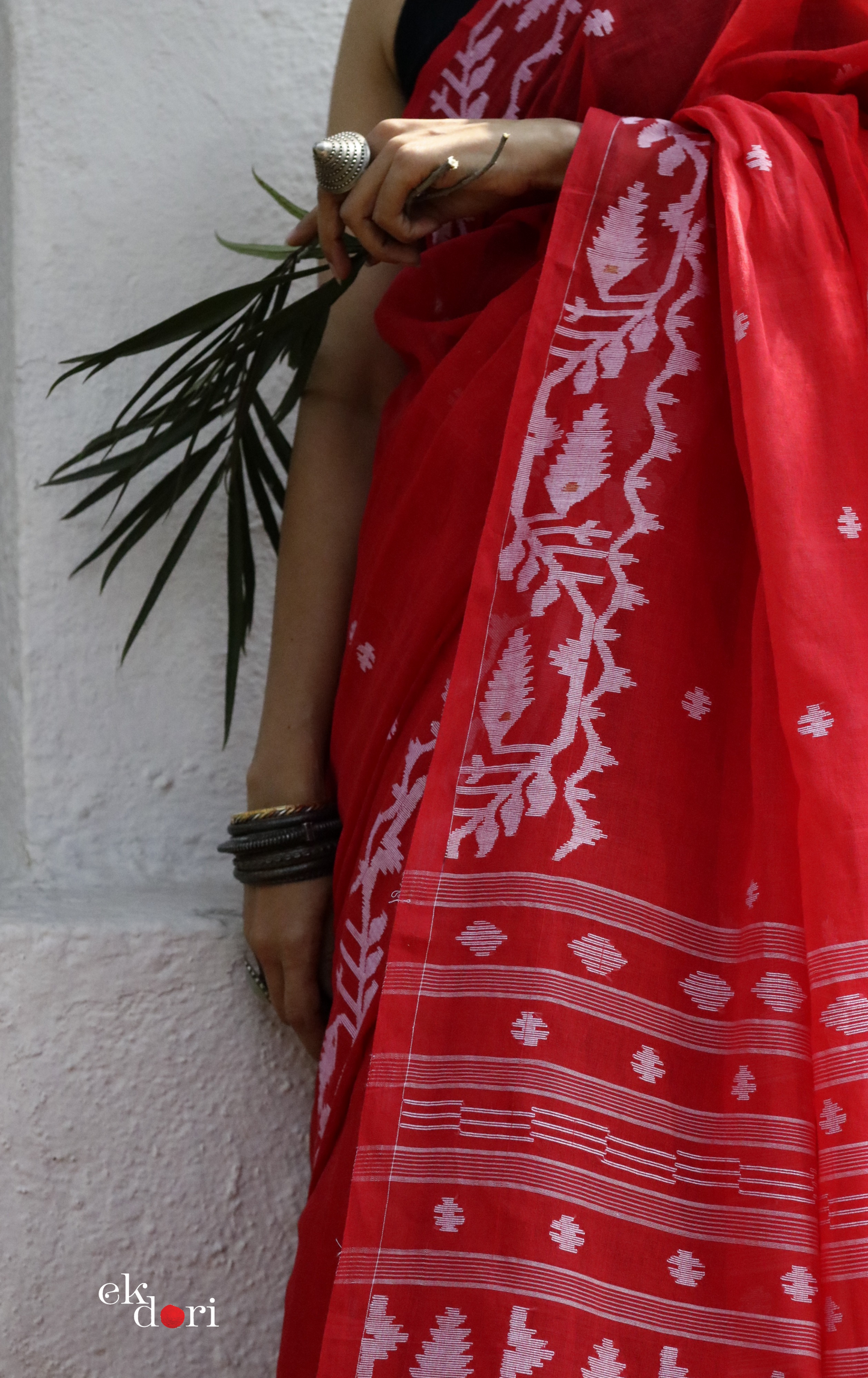 Buy Red Cotton Jamdani Saree : Red 'Laal Gulaal' Needle Jamdani Handmade Saree