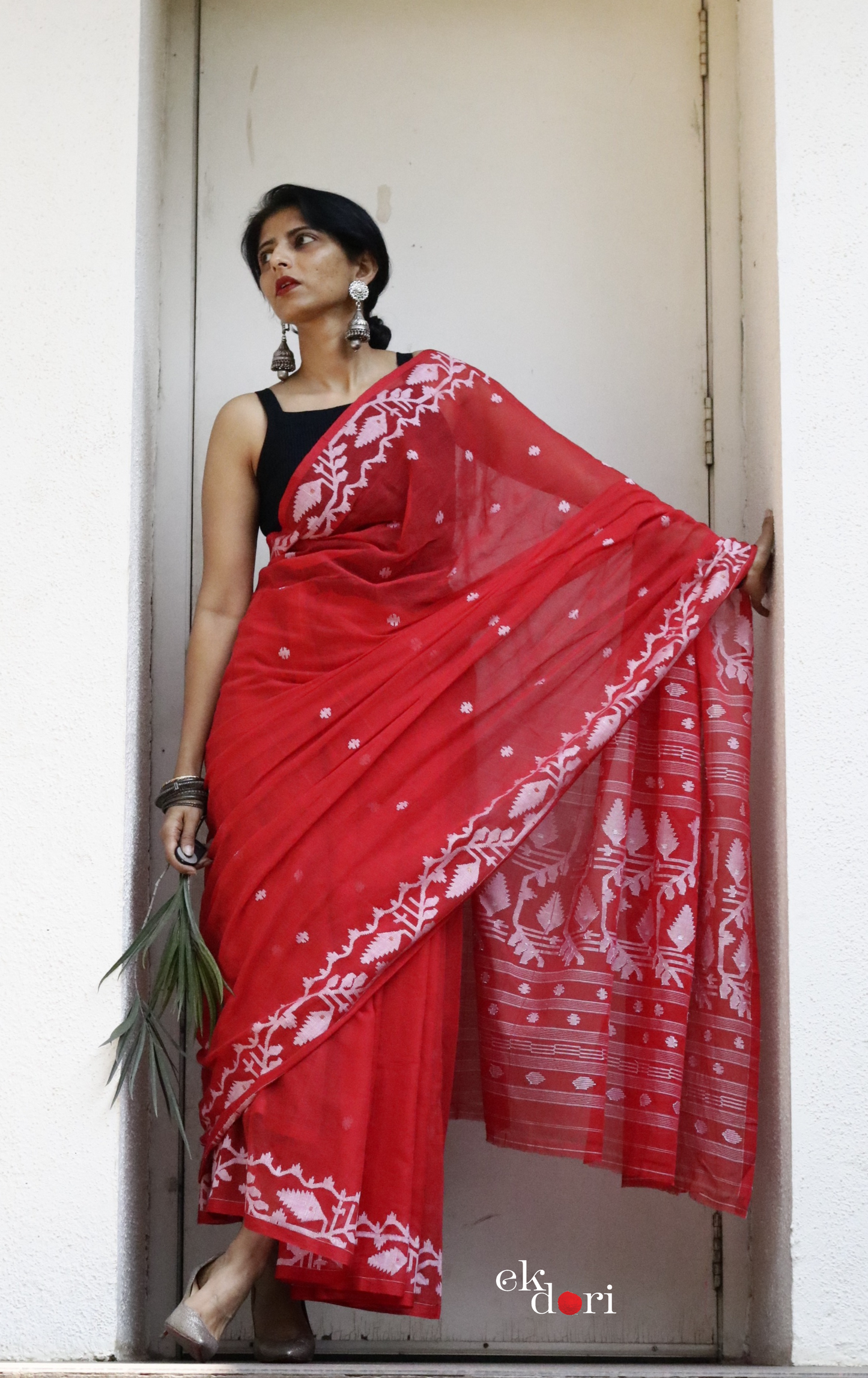 Buy Red Cotton Jamdani Saree : Red 'Laal Gulaal' Needle Jamdani Handmade Saree