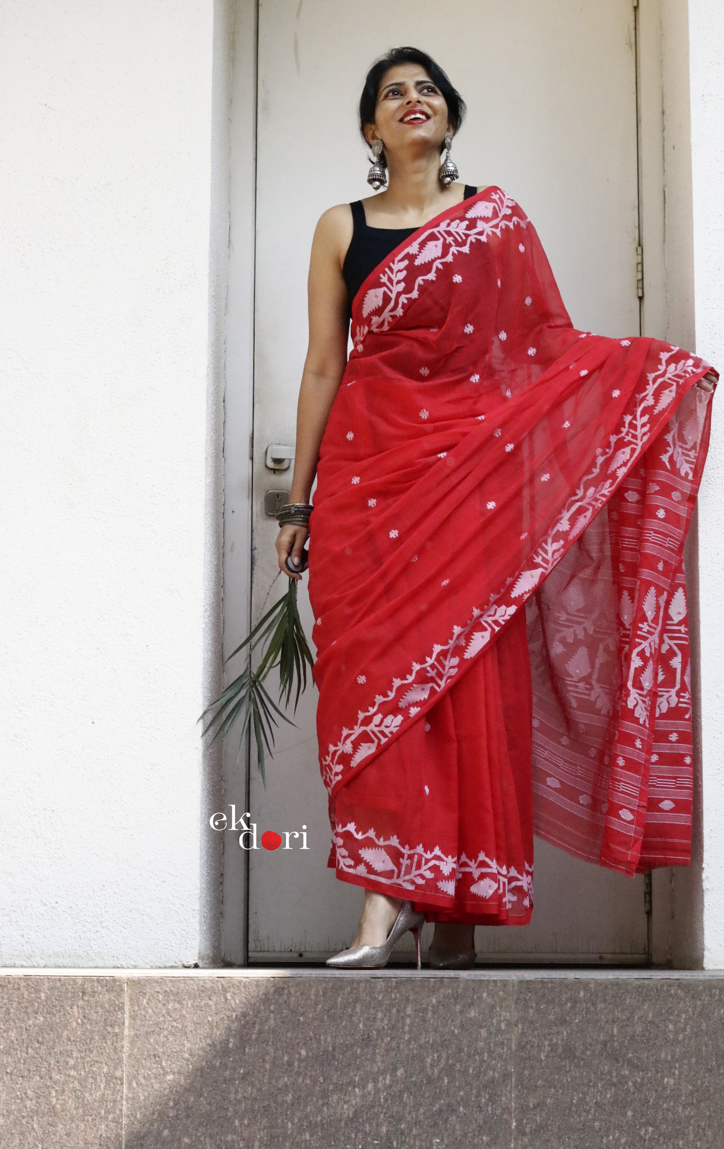 Buy Red Cotton Jamdani Saree : Red 'Laal Gulaal' Needle Jamdani Handmade Saree