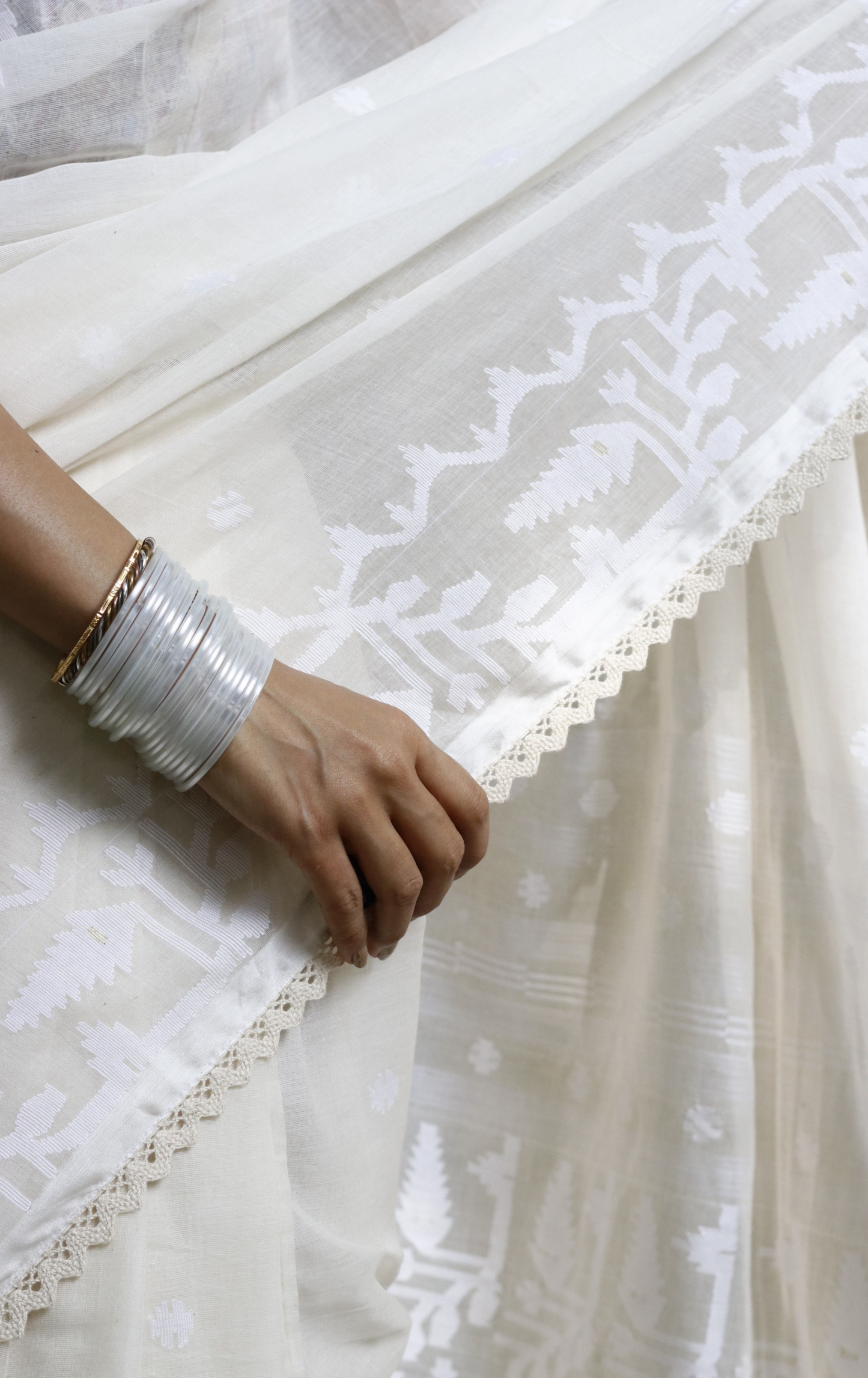 Buy Muslin White Jamdani Saree : Moonlight White Jamdani Saree