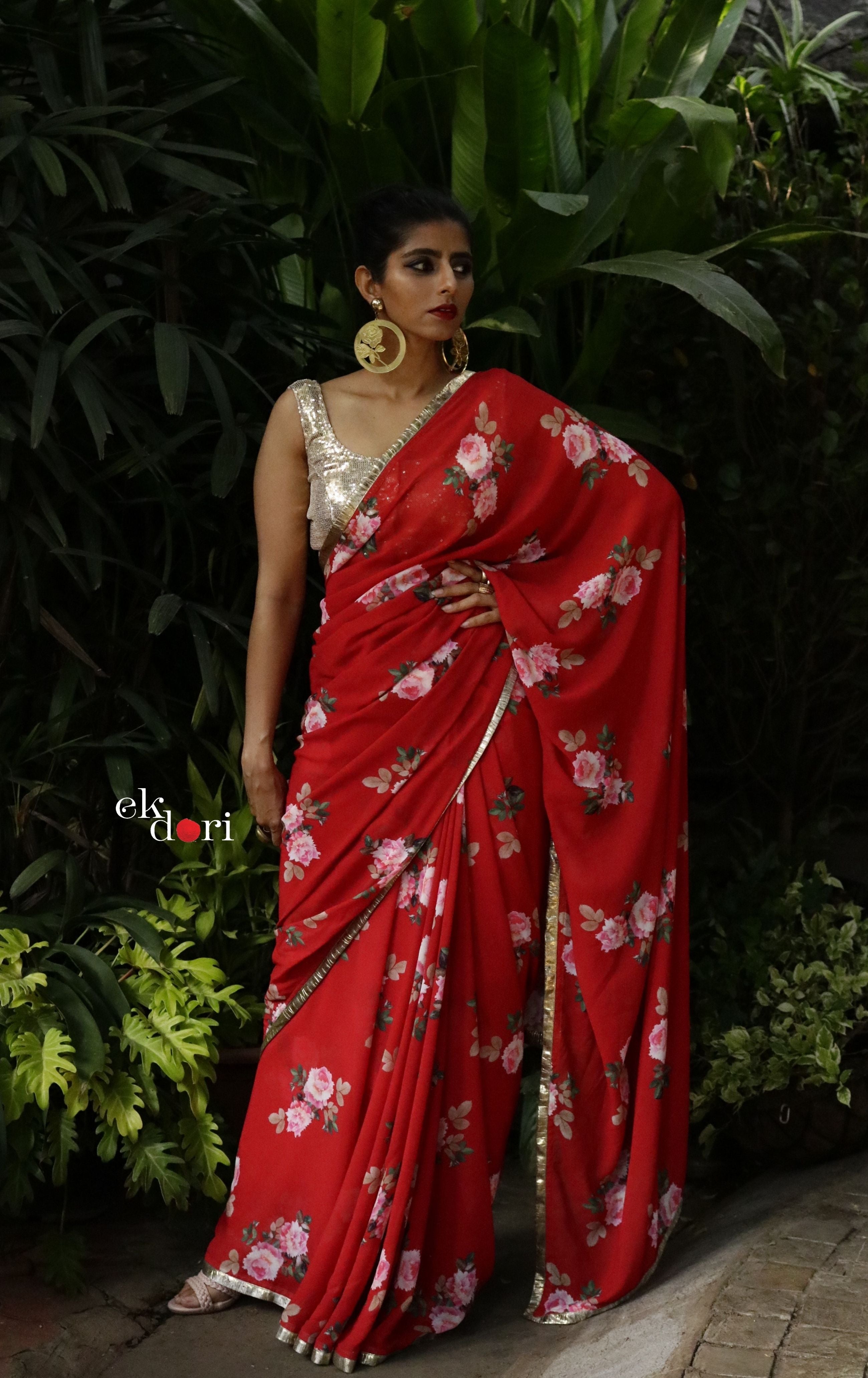 Black with Red Floral Pattern Handwoven Tussar Silk Saree with Zari Bo –  Looms Legacy